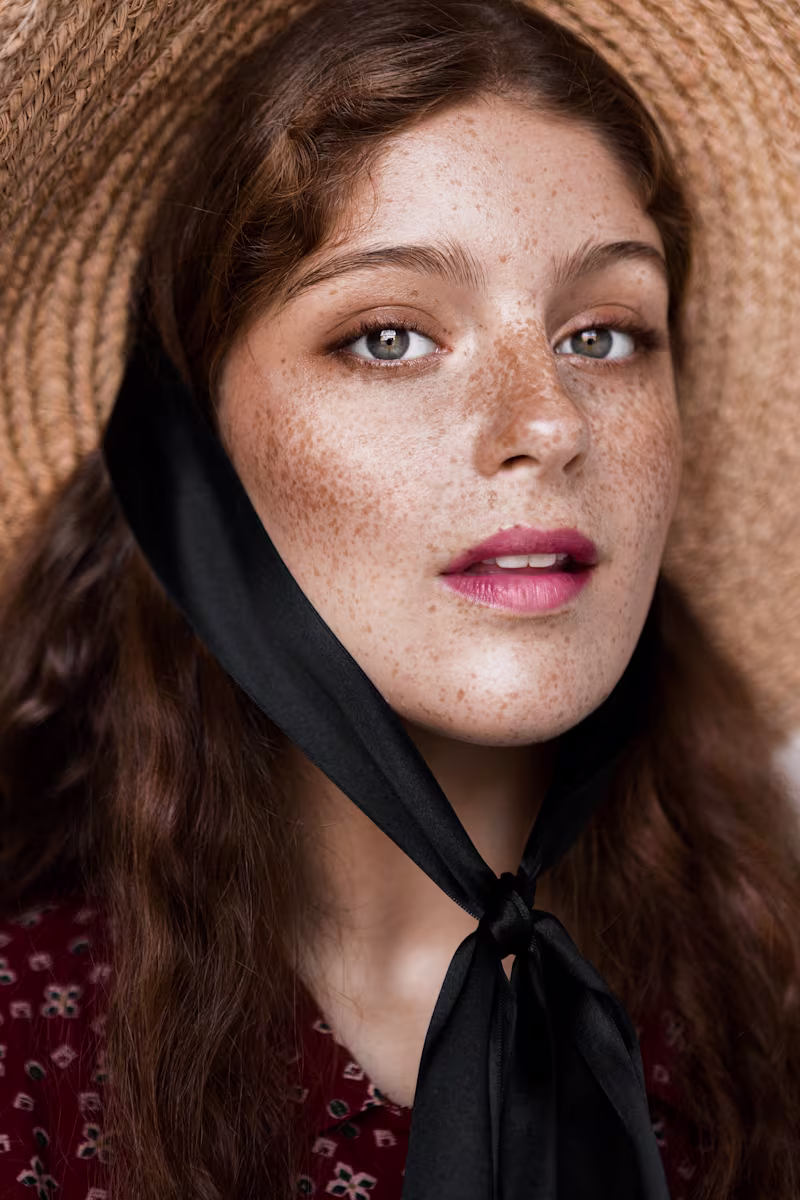 Cover image for Retoucher Jenia Mebonia 