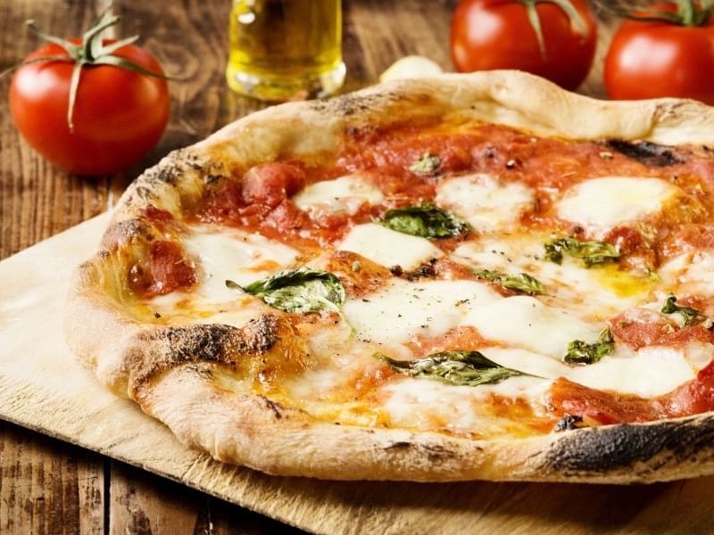 Cover image for A Complete Guide to the Types of Pizza Dough