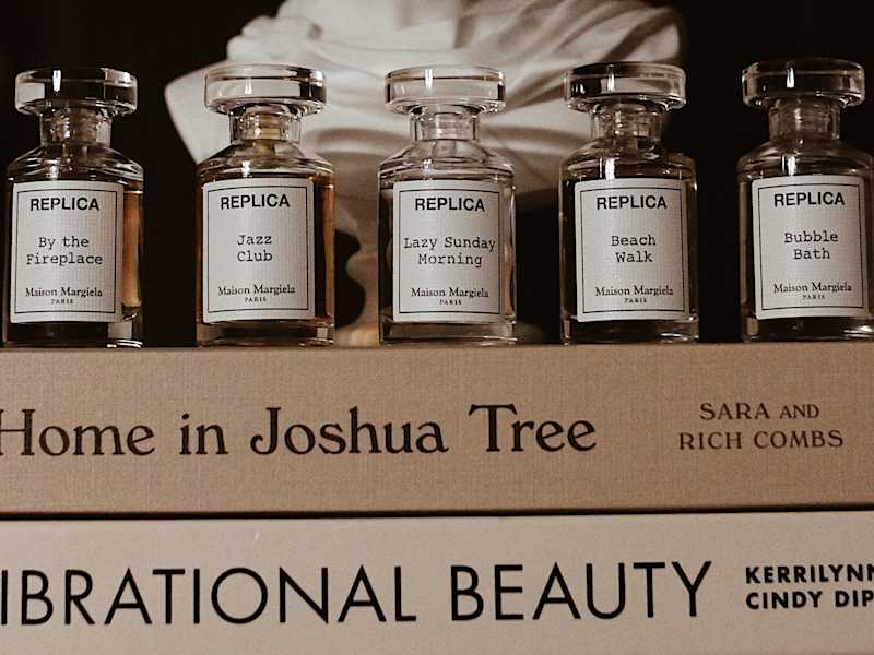Cover image for 10 Cozy Perfumes for Fall 2022 — ROSEWORD STUDIO