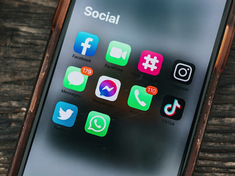 Cover image for Social Media Visual Branding