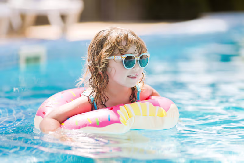 Cover image for Nothing brings families and friends