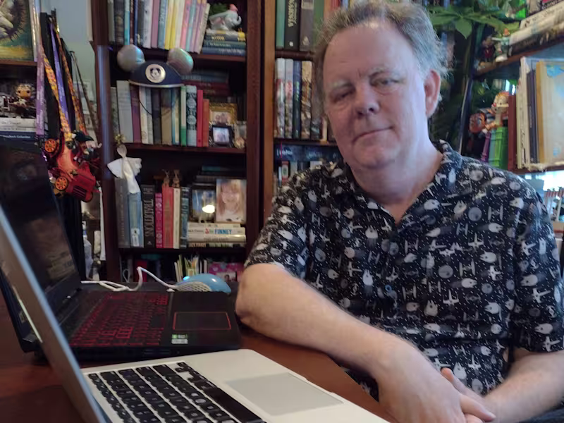 Cover image for Writer with 25 years of Professional Experience