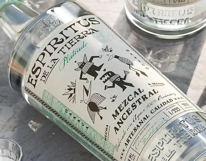 Cover image for Espiritus de la Tierra