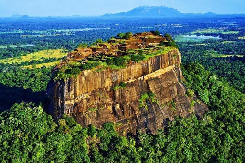 Cover image for The Ultimate Sri Lanka Travel Guide for 2024 and 2025 | Top 10 …