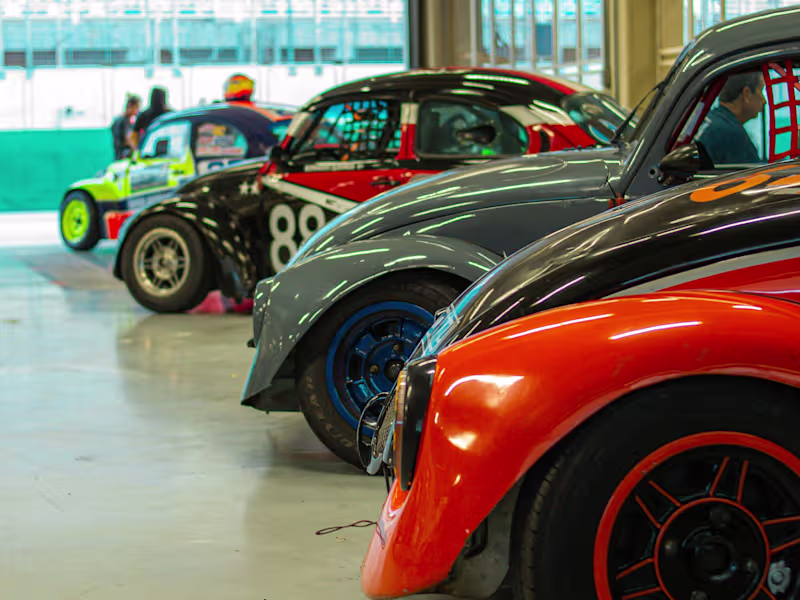 Cover image for Dealercompete