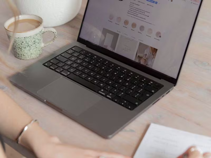 Cover image for Dynamic Social Media Management: Drive Sales & Build Connections