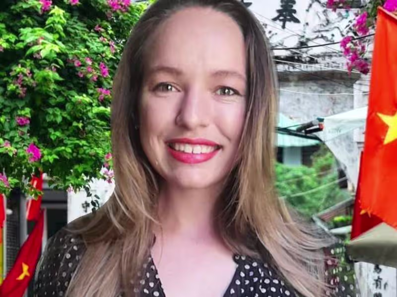 Cover image for Native-speaker offering English conversation classes