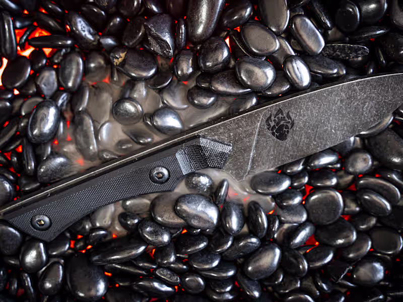 Cover image for Knives