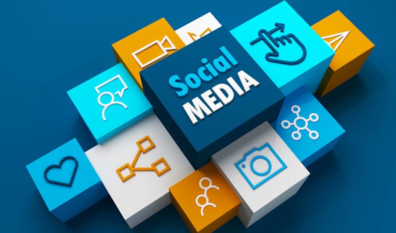 Cover image for "Master Storyteller: Elevate Your Social Media Presence"