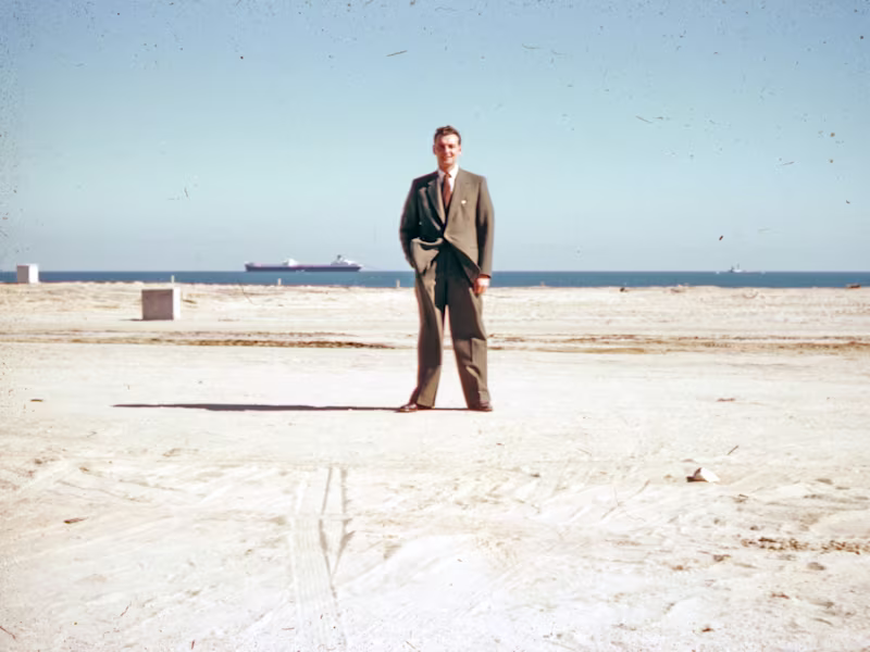 Cover image for Death of a Salesman and the Modern Tragedy