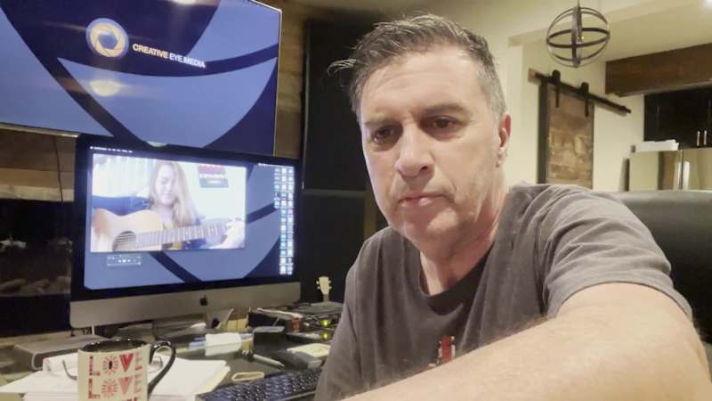 Cover image for WHAT A MUSIC PRODUCER DOES