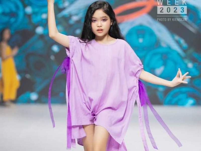 Cover image for Crafting Dreams :  Kid's and Women's clothing Design"