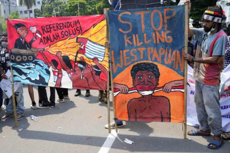 Cover image for Indonesia Confronts the Past, While Sidestepping the Present