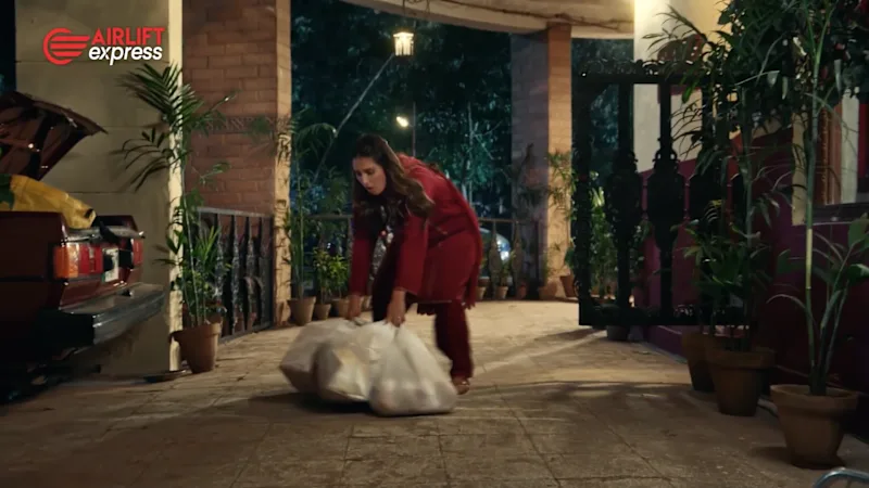 Cover image for Airlift | TVC | Ayeza Khan, Danish Taimoor | Grocery Khud Ghar …