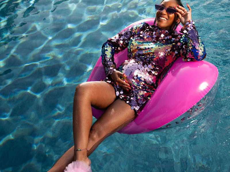 Cover image for Toxic girl is the new Mama... ina Di Pool
