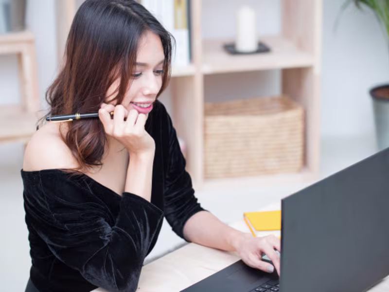 Cover image for Online Language Tutoring 