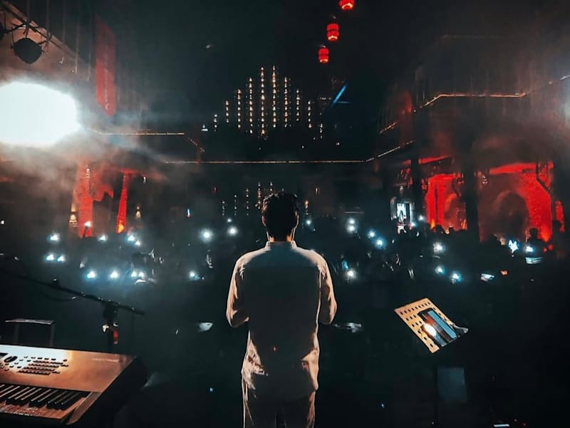 Cover image for Kaise Hua (Kabir Singh) - Live | Anirudh Deshmukh at Hard Rock …
