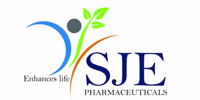 Cover image for senior graphic designer