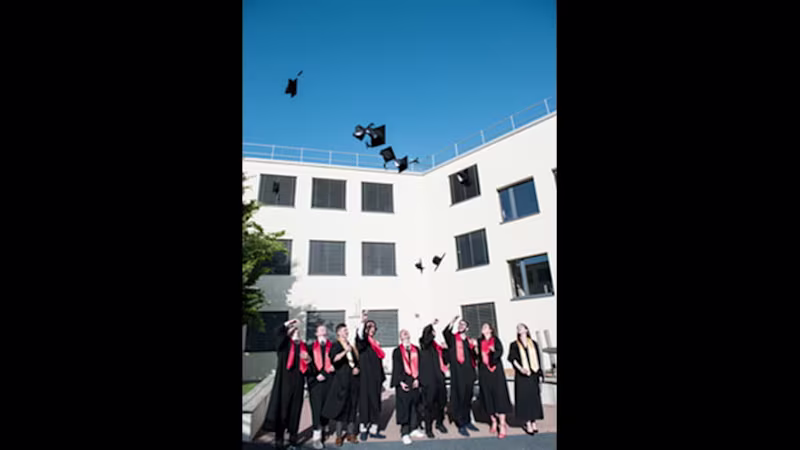 Cover image for 100% de réussite au diplôme de l'IB : superbes résultats pour l…