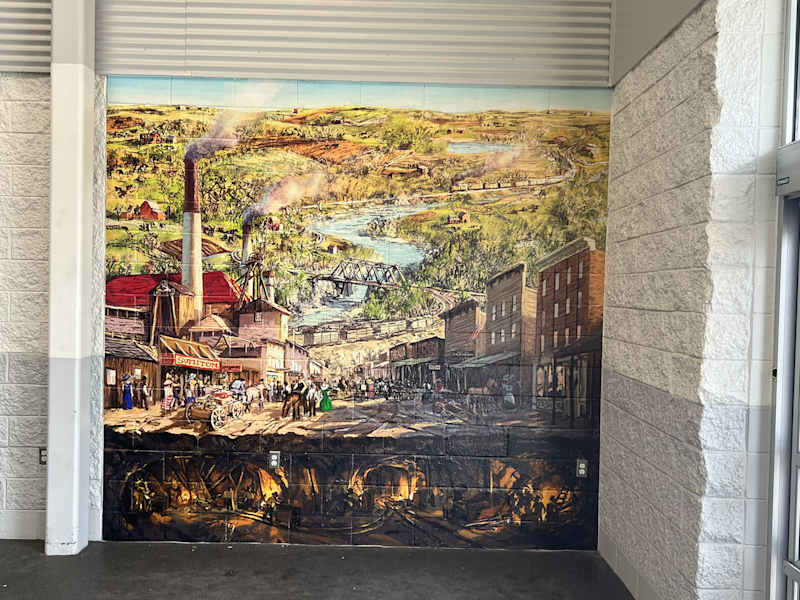 Cover image for Mural: History of a Mining Town