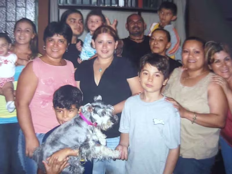 Cover image for 'A Traves de sus Ojos' - YouTube Documentary