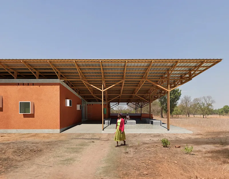 Cover image for K A I R A L O O R O 2 4 - MATERNITY CENTER