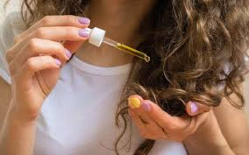 Cover image for The best oils to promote hair growth. 