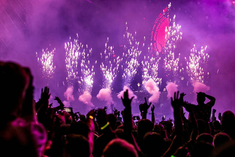 Cover image for Top 10 Cities & Town for Nightlife and Party in The World