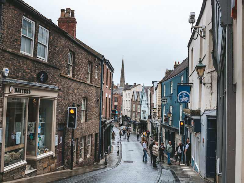 Cover image for How The Internet Is Destroying The High Street 