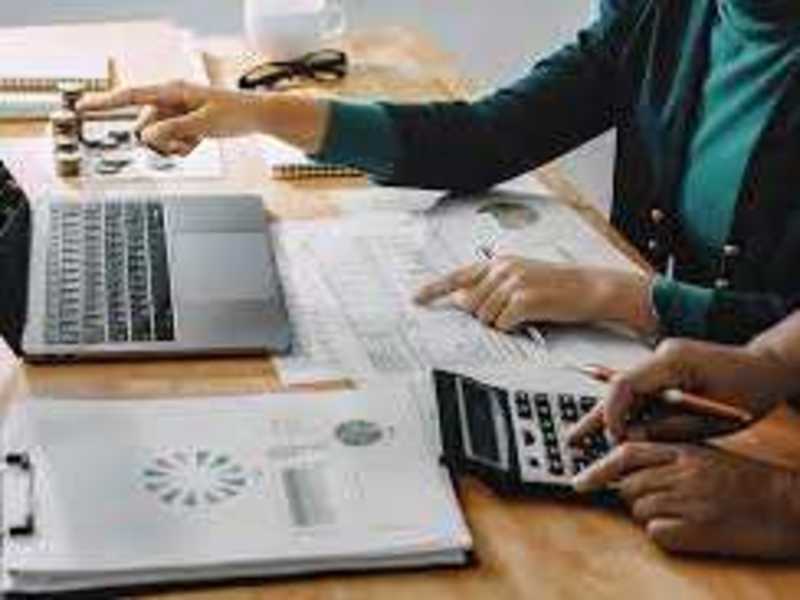 Cover image for Financial report making 