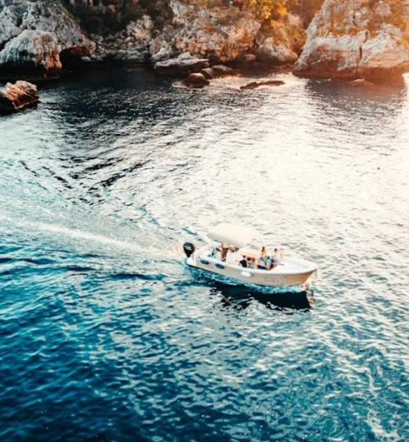 Cover image for Escape to Santorini: A Dream Island Getaway