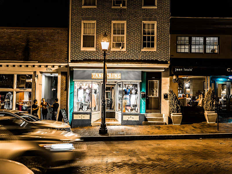 Cover image for Independent Shops Struggle In An Online World