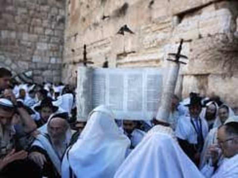 Cover image for Jewish History: A Journey Through Time