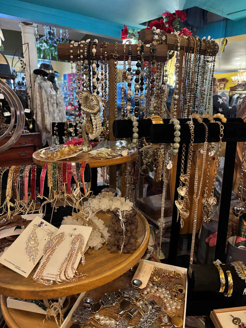 Cover image for Jewelry