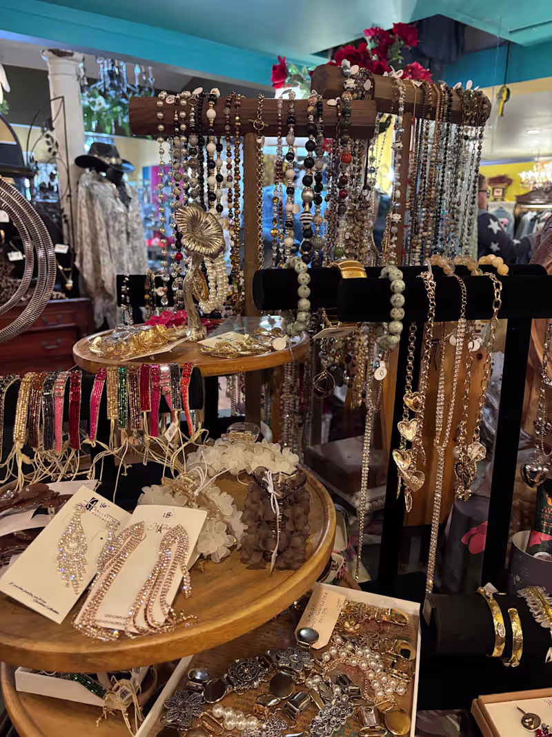 Cover image for Jewelry