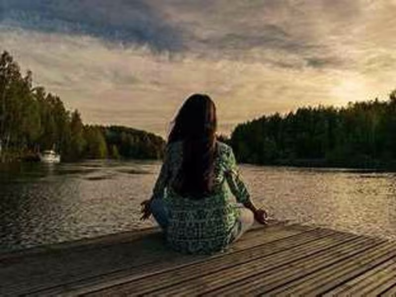 Cover image for The Art of Mindful Living