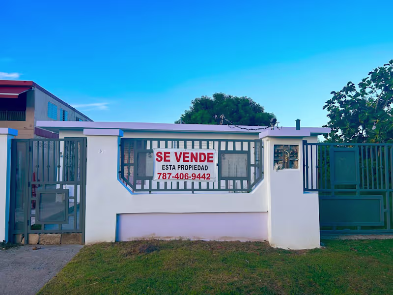 Cover image for Displacement in Puerto Rico