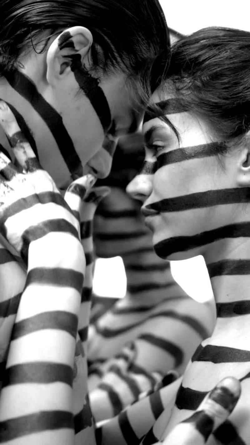 Cover image for BESO ⟡ slow motion film piece (for RAYAS by Carlota Pérez de...