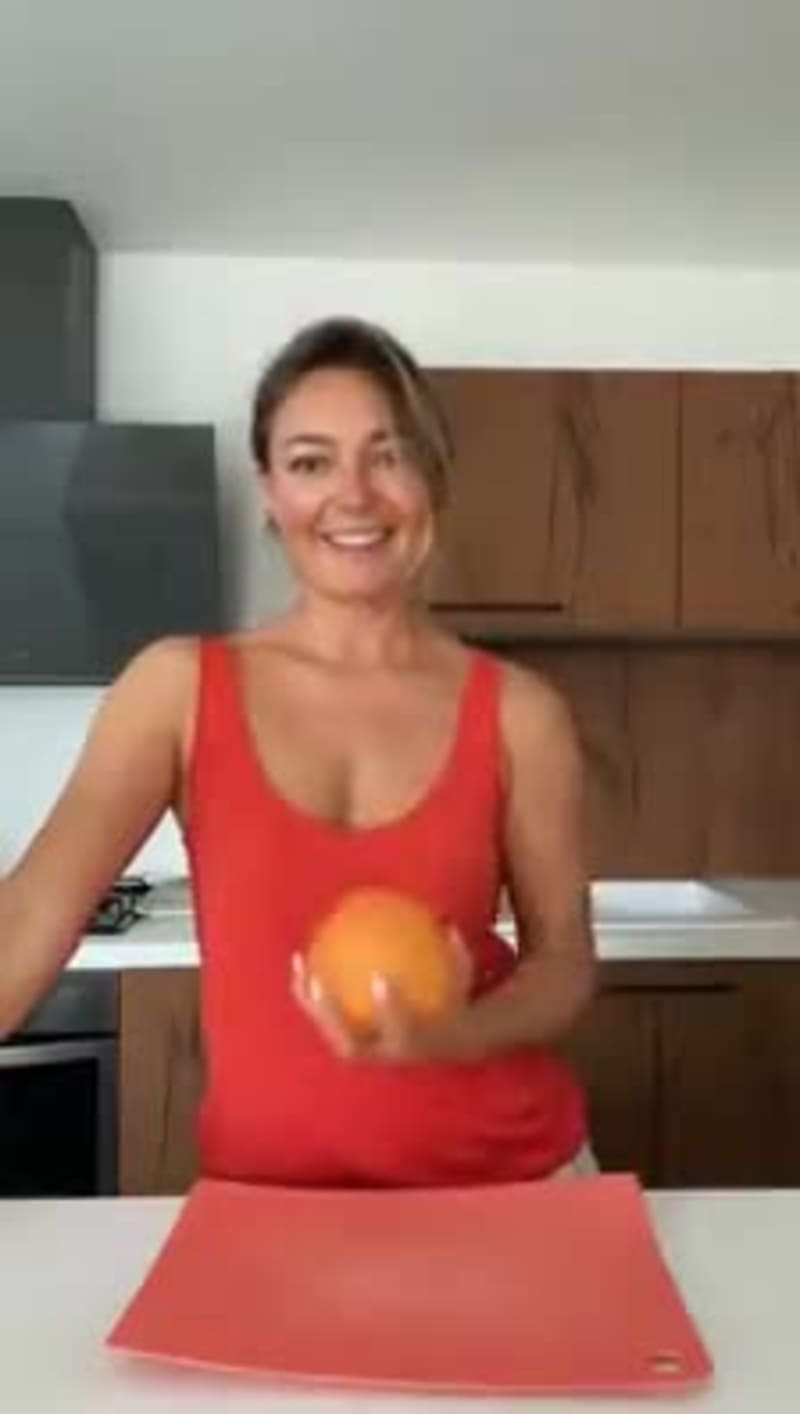 Cover image for OLIVE OIL UGC video - Salad Recipy