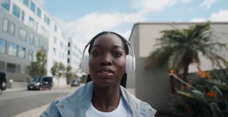 Cover image for Experience Superior Sound with Beats Solo 4 – Feel the Music...