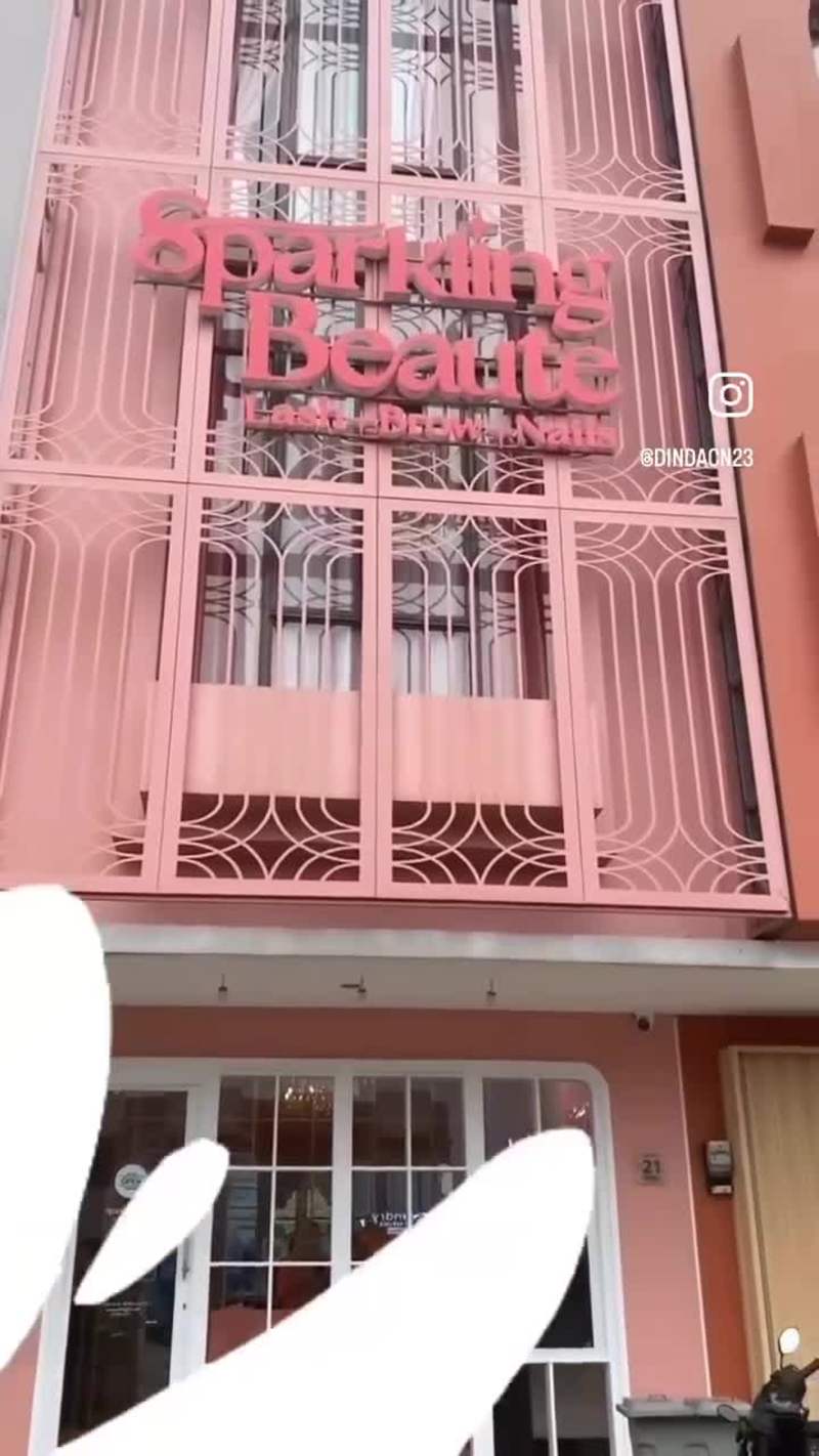 Cover image for Visit an Review beauty clinic