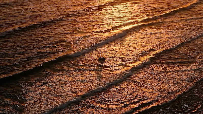 Cover image for From golden sails to volcanic