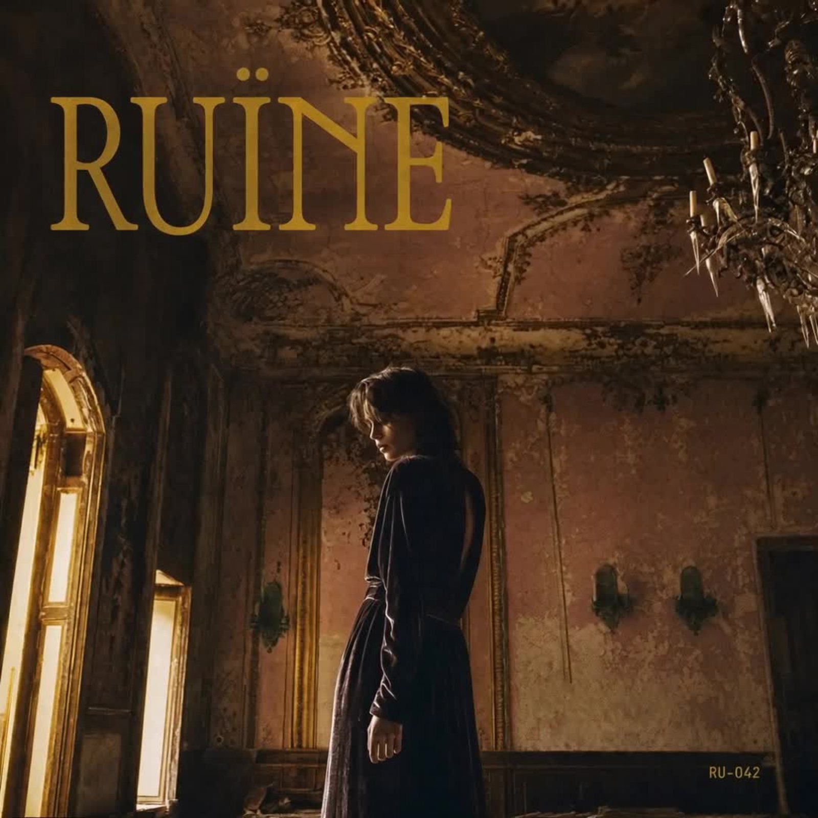 RUÏNE: Demolished Luxury Brand Identity
