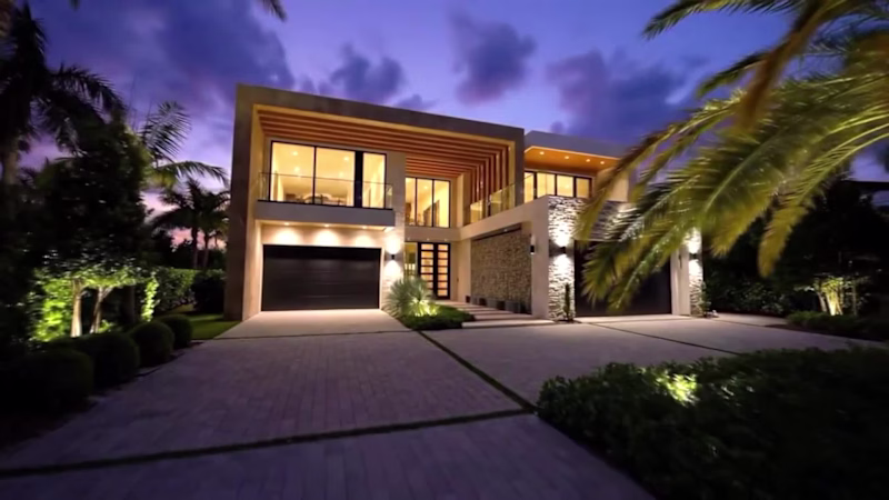 Cover image for Real Estate Social Media Property