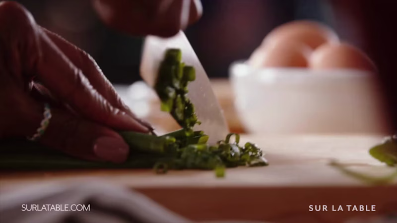 Cover image for Sur Le Table: Come Cook With Us.