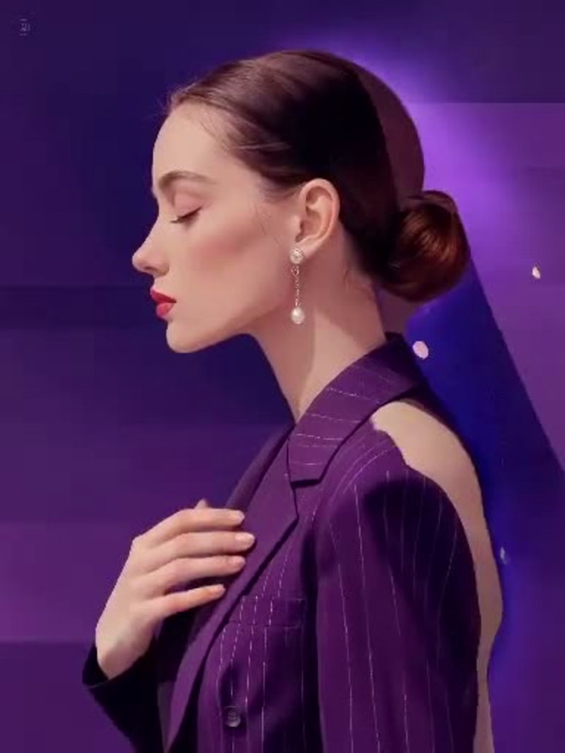 Cover image for She wears many hats, plays