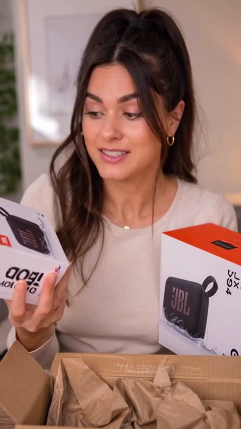 Cover image for Comparing two speakers 